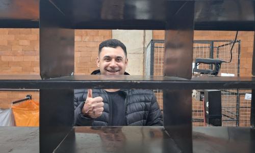 Marcus Vinícius é auxiliar de logística da Chico Rei em Juiz de Fora Foto Roberta Oliveira Itatiaia