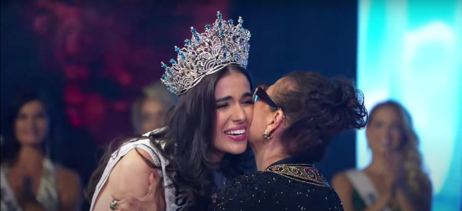 Maria Gabriela Lacerda foi coroada pela primeira Miss Universo brasileira