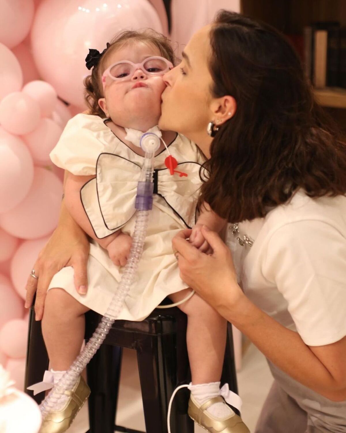 Letícia Cazarré pede reforço em orações por filha na UTI: ‘intercorreu gravemente’