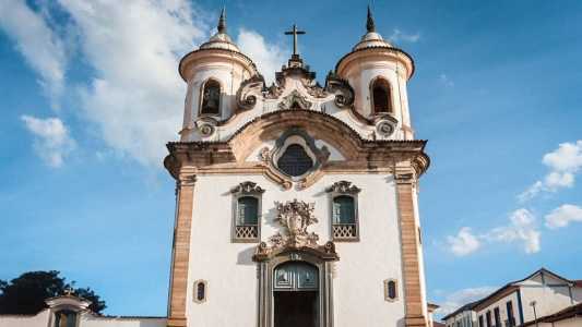 Mariana celebra 328 anos de história