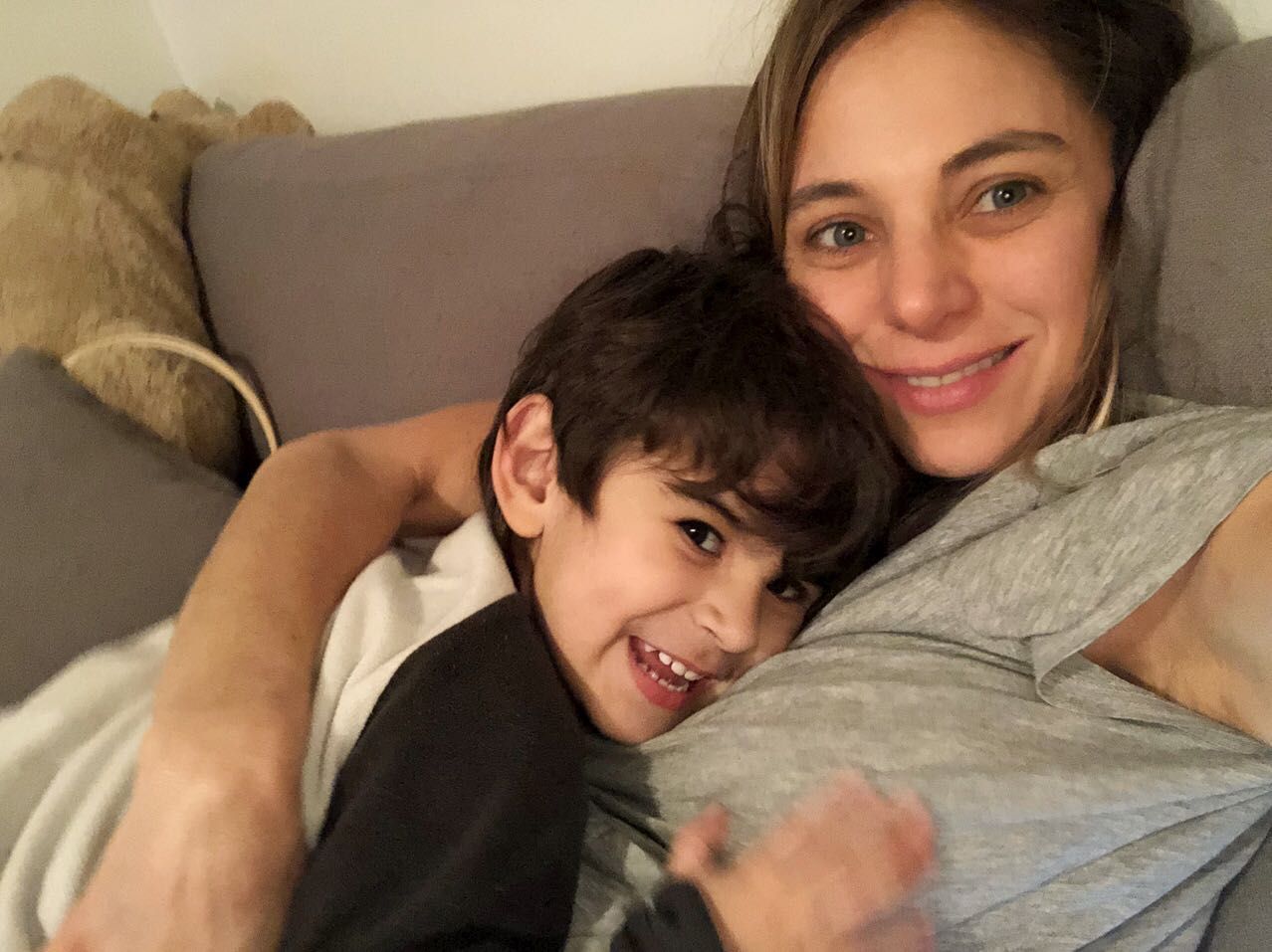 Filho de atriz 'Floribella' morre em incêndio, aos 6 anos