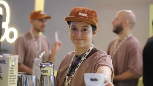 Mariana Mesquita no estande da empresa Nude Leite de Aveia: "a SIC é um mundo de desoobertas e oportunidades"