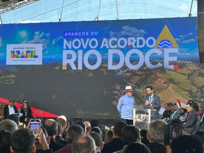 Prefeito de Mariana, Juliano Duarte, foi vaiado durante evento ao lado do presidente Lula