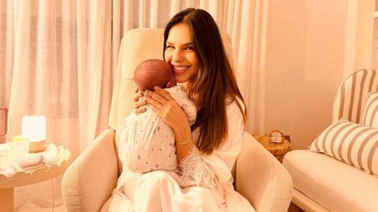 Mariana Rios com o filho Palo