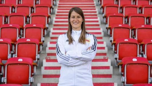 Marie-Louise Eta será auxiliar no Union Berlin