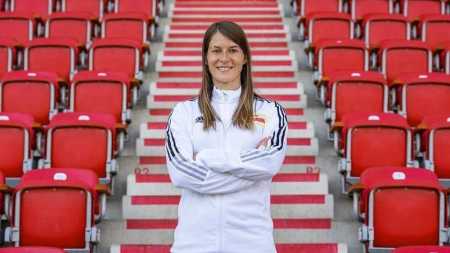 Marie-Louise Eta será auxiliar no Union Berlin