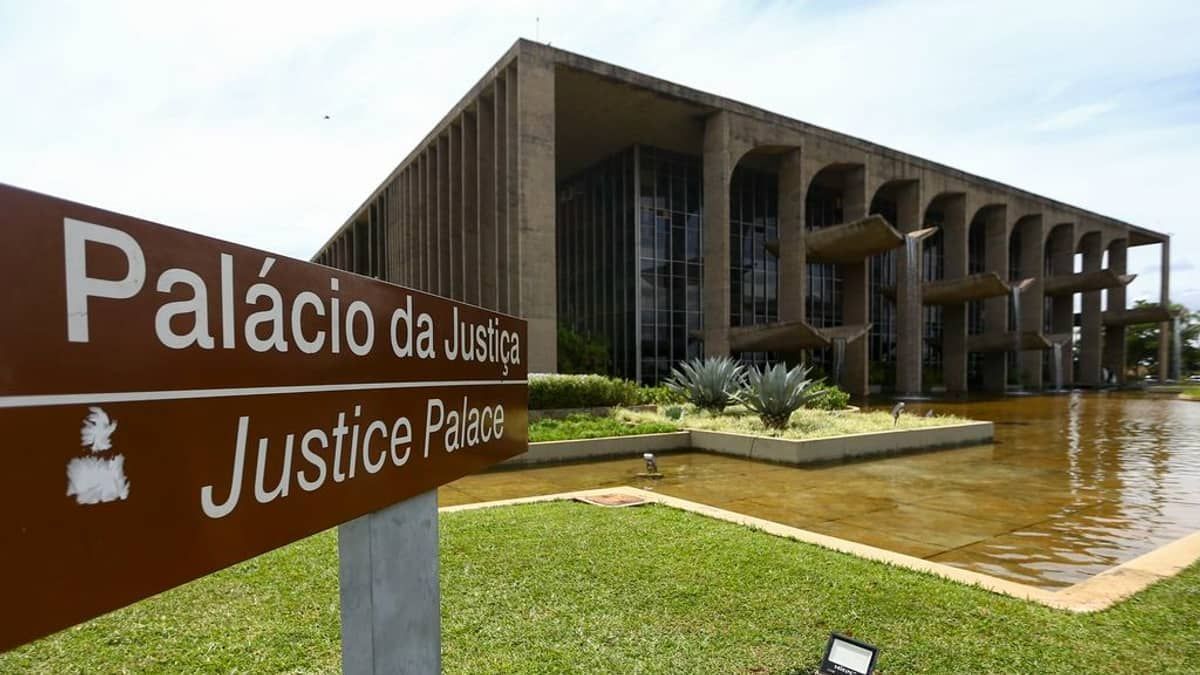Governo Lula manifesta preocupação com sanções dos EUA contra brasileiros