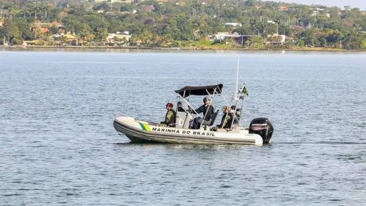 Marinha realiza buscas no local do naufrágio