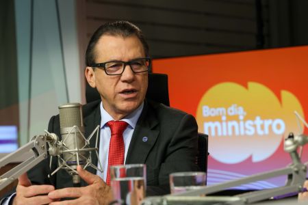 O ministro do Trabalho, Luiz Marinho, durante o programa 'Bom Dia, Ministro'