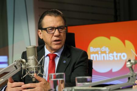 O ministro do Trabalho, Luiz Marinho, durante o programa 'Bom Dia, Ministro'