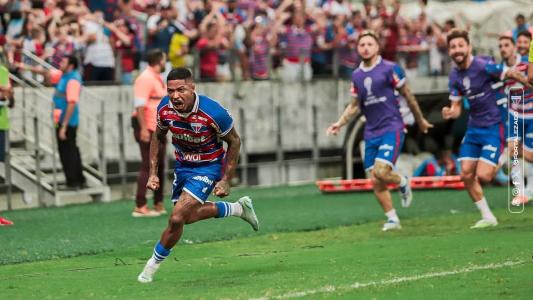 Marinho comemora gol do Fortaleza contra o Libertad, que garantiu vaga na Sul-Americana