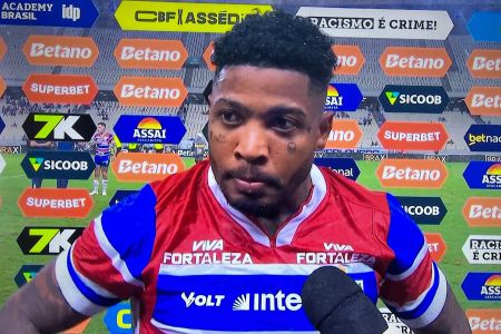 Marinho durante entrevista após a partida entre Fortaleza e Bahia
