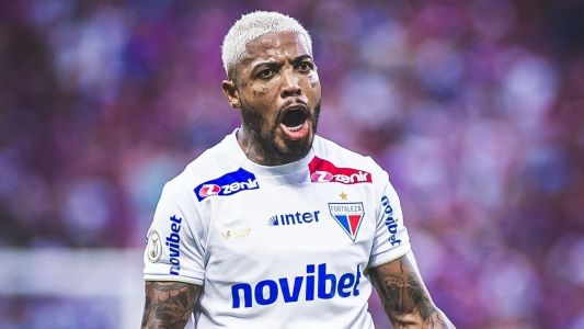 Marinho comemora gol pelo Fortaleza