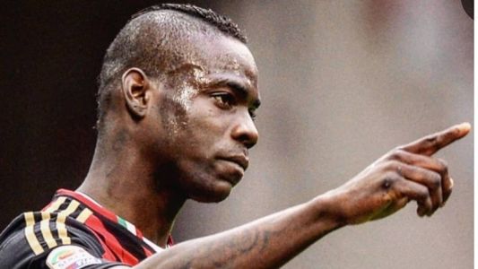 Mario Balotelli já sofreu insultos racistas enquanto jogava pela Internazionale de Milão