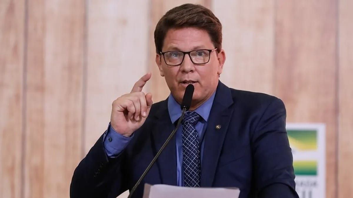 Mario Frias é internado em Brasília com trombose arterial