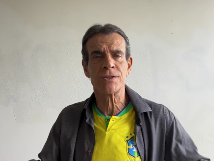 Ator Mário Gomes deixou mansão nesta sexta-feira (20) sob protesto 