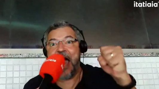 Mário Henrique Caixa, narrador da Itatiaia, durante transmissão no Maracanã