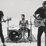 Blink-182 cancelou show no Lollapalooza Brasil? Travis Barker respondeu fã