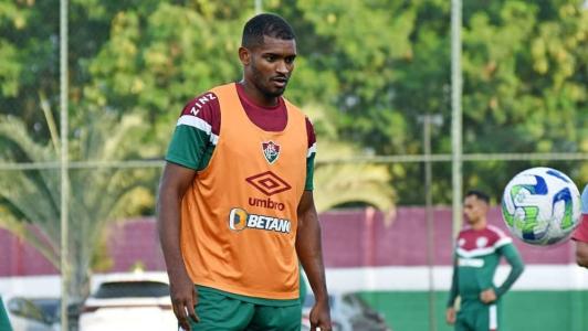 Marlon chega ao 16º jogo com a camisa do Fluminense desde seu retorno