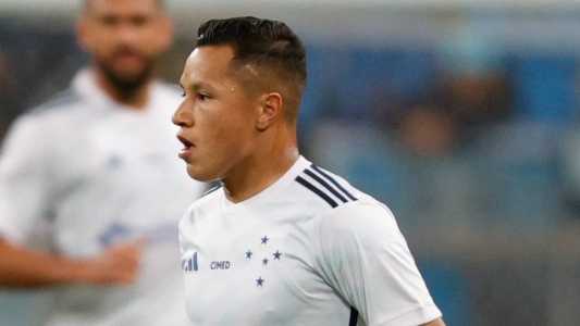 Marlon em ação contra o Grêmio, em Porto Alegre