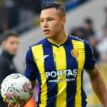 Cruzeiro: Marlon desembarca em BH para fazer exames e assinar contrato