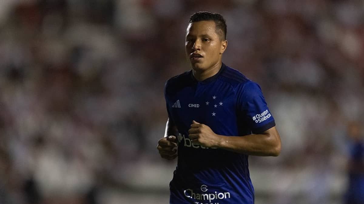 Lateral do Cruzeiro conta o que viu sobre 'adoração de Alex' na Turquia