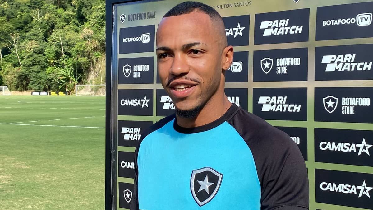 Volante do Botafogo mostra confiança e projeta sequência: “É no sacrifício”  