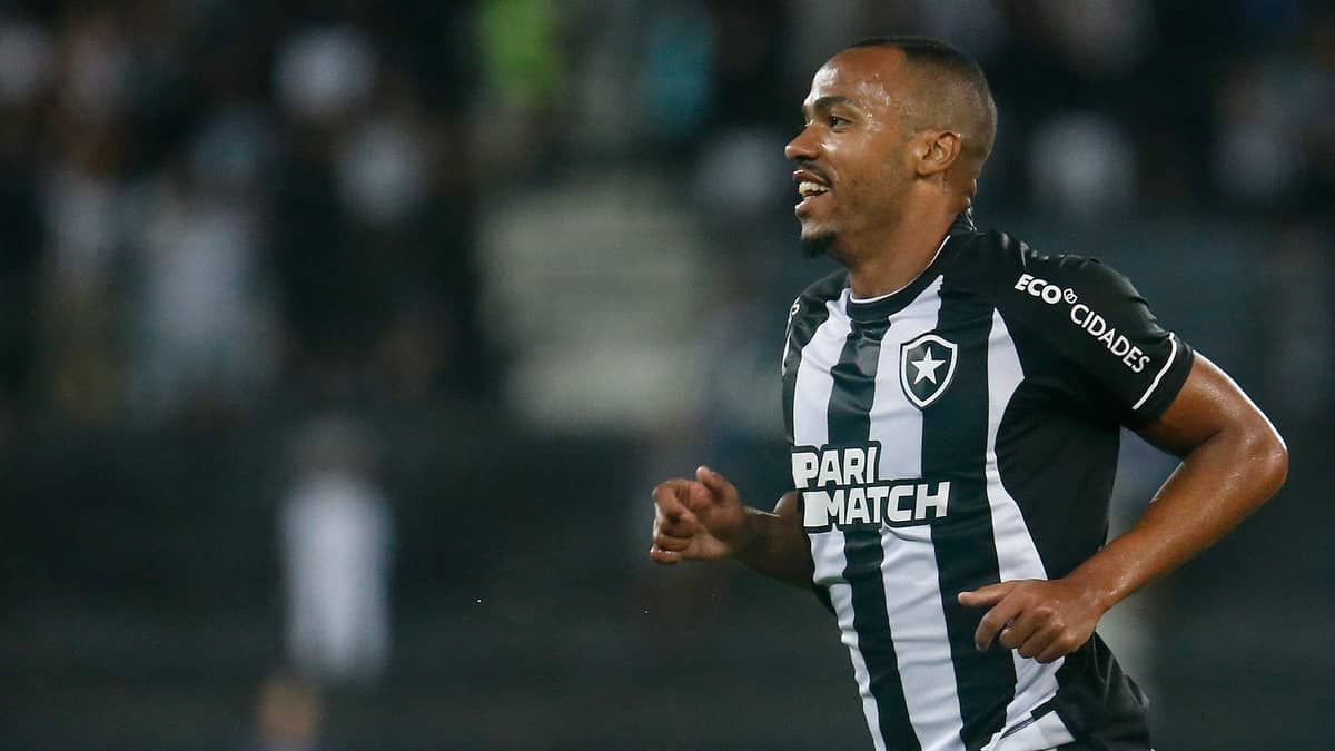 Titular do Botafogo é suspenso por dois jogos na Sul-Americana