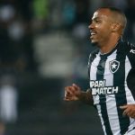 Titular do Botafogo é suspenso por dois jogos na Sul-Americana