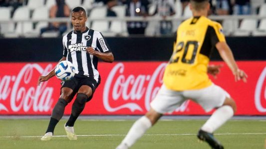 Marlon Freitas teve mais uma atuação consistente diante do Guaraní-PAR