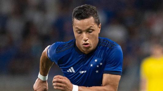 Marlon, lateral-esquerdo do Cruzeiro, em derrota para o Flamengo