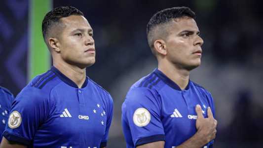 Marlon, lateral-esquerdo do Cruzeiro, e Bruno Rodrigues, atacante