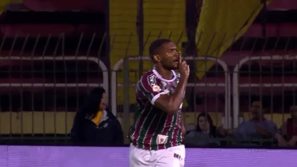 Marlon, do Flu, manda recado para torcida após gol anulado, e pede desculpas