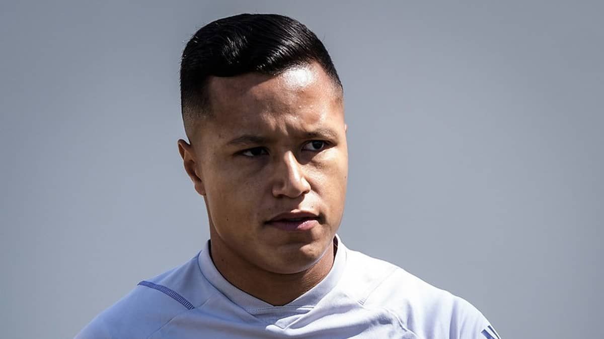 Cruzeiro recebe proposta de clube russo pelo lateral-esquerdo Marlon