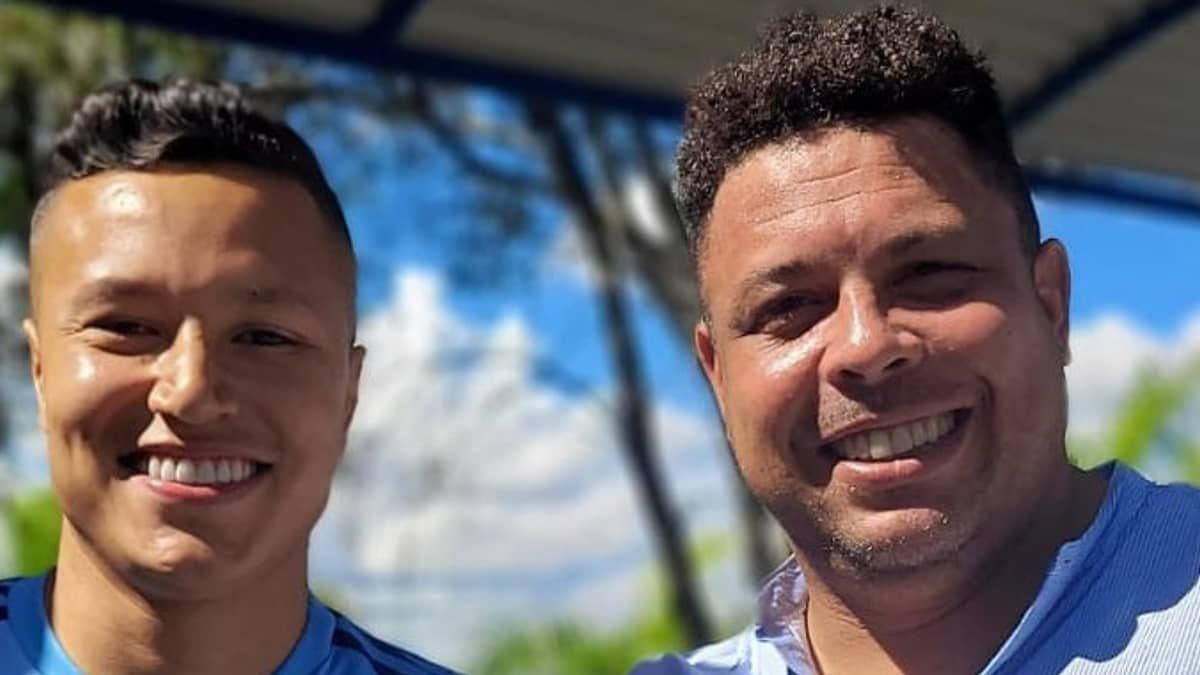Marlon, do Cruzeiro, revela emoção de primeiro encontro com Ronaldo