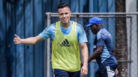 Marlon treinou nesta manhã com o restante do grupo, na Toca da Raposa