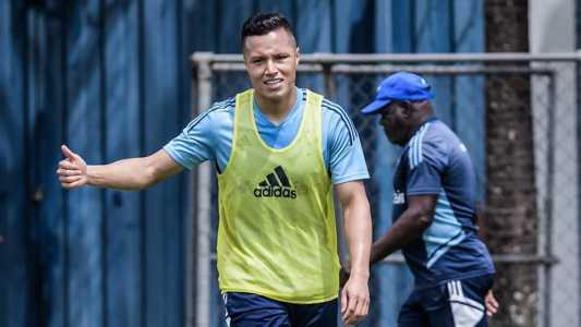 Marlon treinou nesta manhã com o restante do grupo, na Toca da Raposa