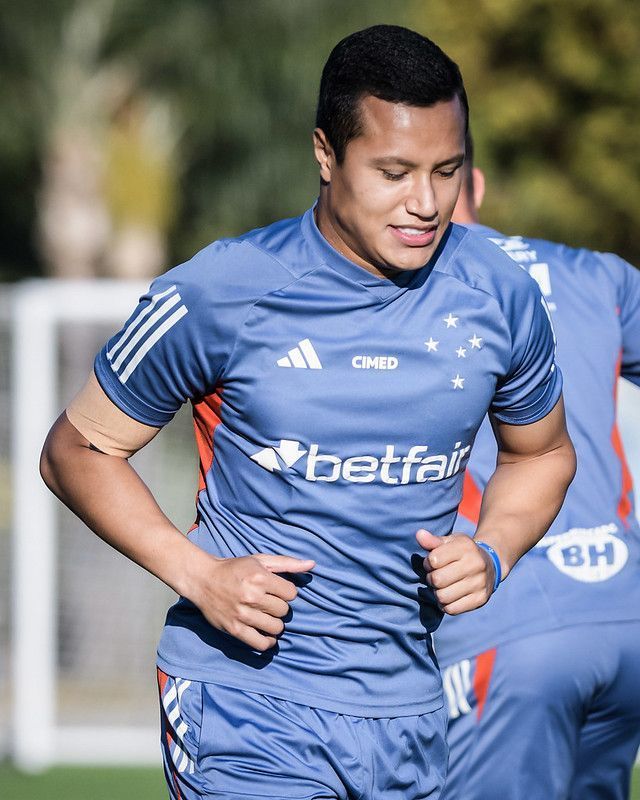 Marlon reage à reserva no Cruzeiro e revela conversa com Seabra