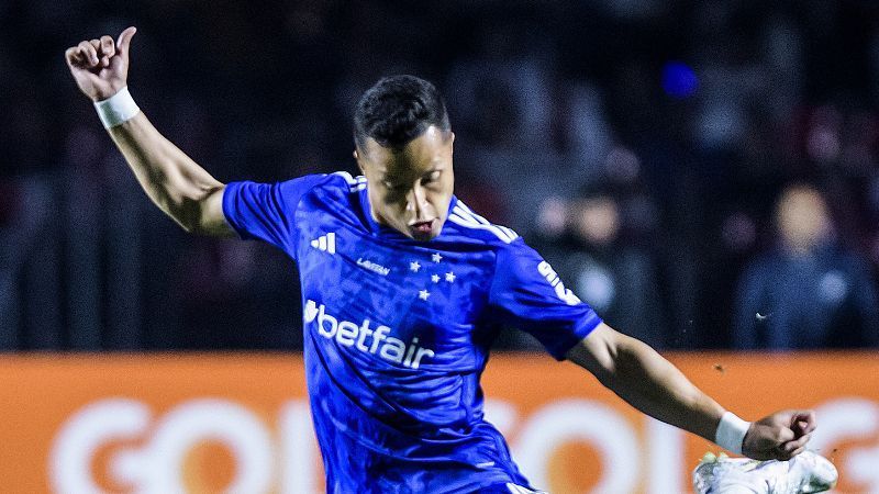 Marlon, do Cruzeiro, se manifesta após expulsão em derrota para o São Paulo