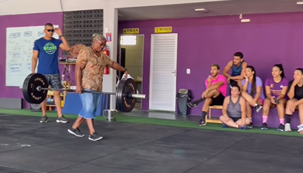 Conheça ‘Irmã Marluce’, que aos 61 anos impressiona colegas de academia e internautas