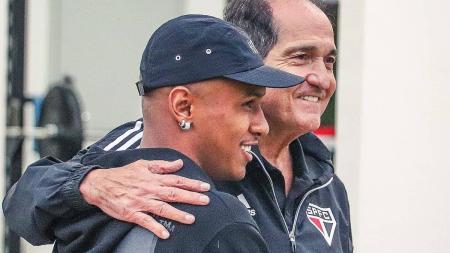 Marquinhos faz visita ao CT do São Paulo