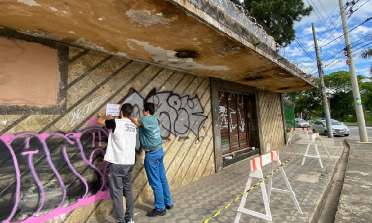 Mais duas marquises são interditadas em Juiz de Fora por irregularidades na estrutura