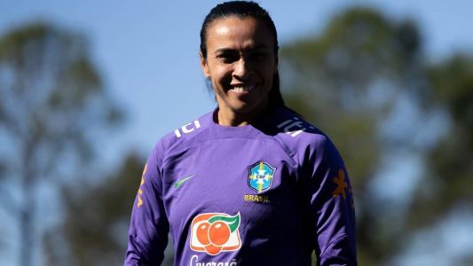 Marta durante treino em Gold Coast