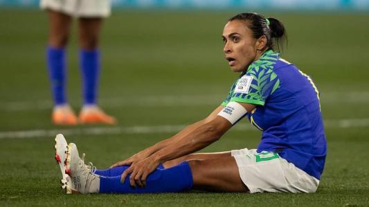 Marta foi titular no empate entre Brasil e Jamaica