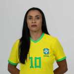 Com edema, Marta treina em separado em 1ª atividade da seleção em Brisbane
