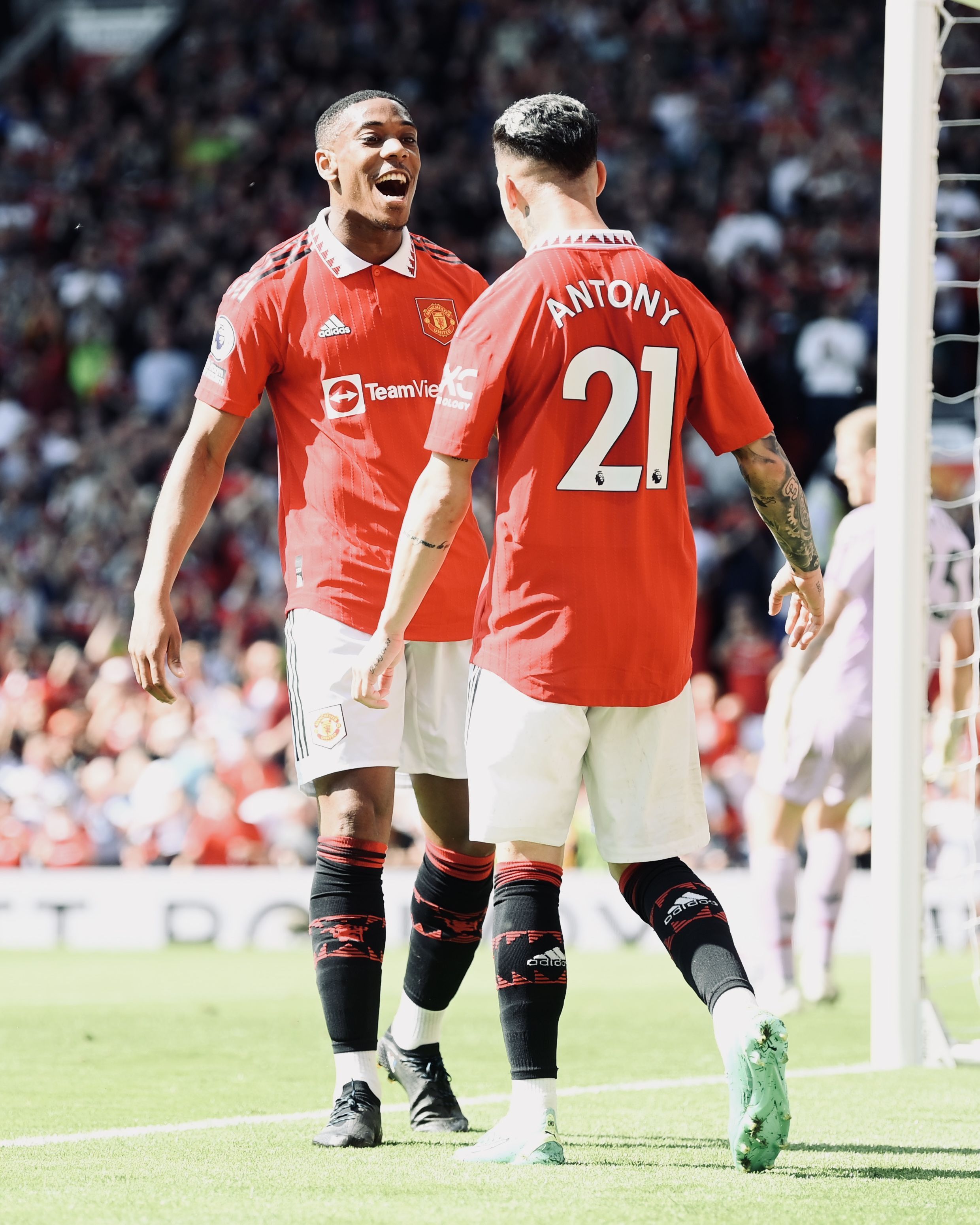 Manchester United surpreende e anuncia lista de dispensas; veja nomes