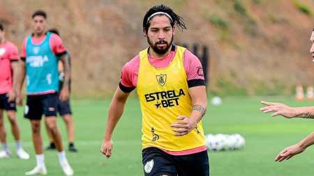 Martín Benítez em treino neste domingo (15), no CT Lanna Drumond, em Contagem, na Região Metropolitana de BH