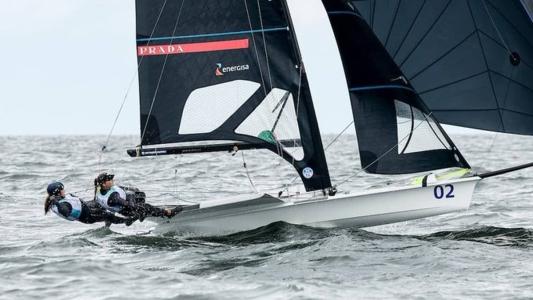 Martine Grael e Kahena Kunze não conseguem vaga para Paris no Mundial de Vela