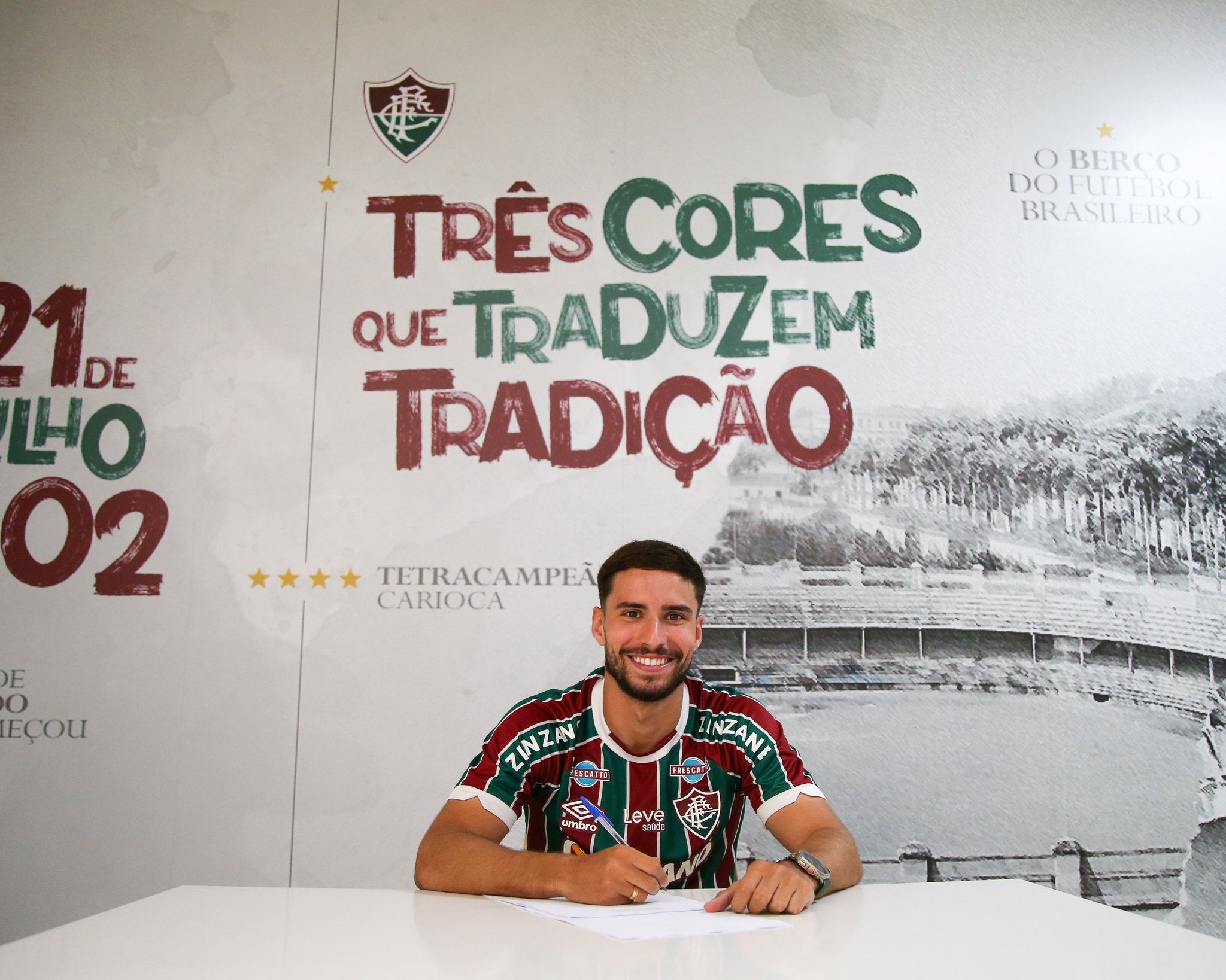 Fluminense acerta a renovação com volante Martinelli até o final de 2026