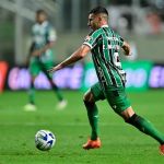 Martínez, do América, 'distribuiu' canetas em vitória sobre o Santos; veja